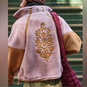 Mountain High Logo Half Zip Fleece ✨